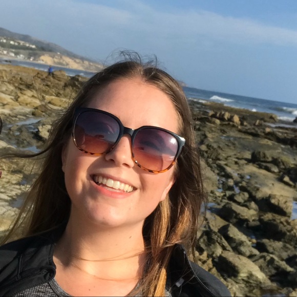 Meet your Posher, Jennifer - Picture 1 of 1